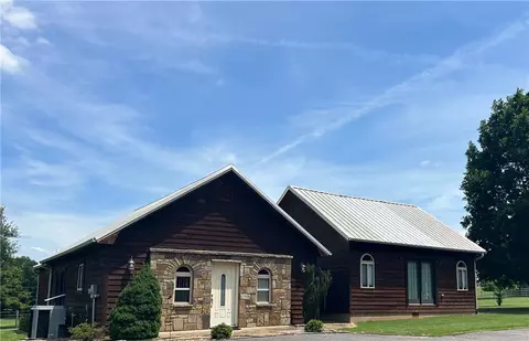 2393 Crow Mountain Rd, Russellville, AR 72802