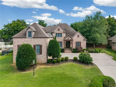 2567 N Firewood Dr, Fayetteville, AR 72703