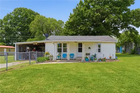 3132 N Oak St, Springdale, AR 72764