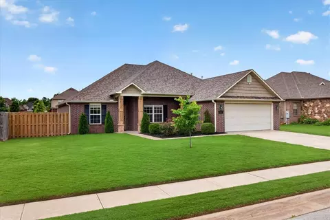 112 Sussex Ave, Lowell, AR 72745