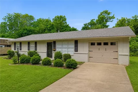 725 N Washington Ave, Fayetteville, AR 72701