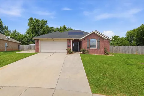 Exterior - 2901 S E St, Rogers, AR 72758 photo 4 of 6