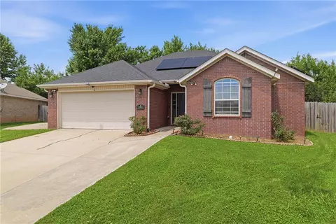 Exterior - 2901 S E St, Rogers, AR 72758 photo 5 of 6