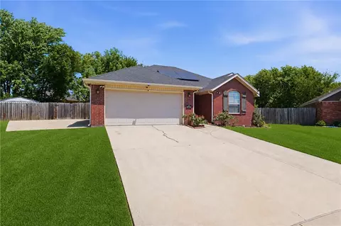 Exterior - 2901 S E St, Rogers, AR 72758 photo 4 of 4