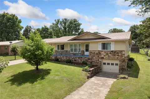 106 Cardinal St, Harrison, AR 72601