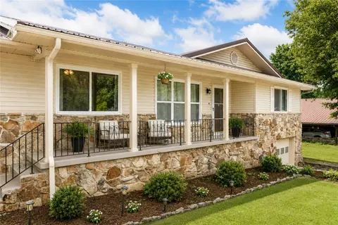 Exterior - 106 Cardinal St, Harrison, AR 72601 photo 4 of 8