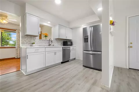 Kitchen - 106 Cardinal St, Harrison, AR 72601 photo 1 of 3