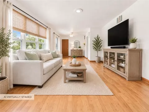 Living - 106 Cardinal St, Harrison, AR 72601 photo 2 of 5