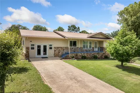 Exterior - 106 Cardinal St, Harrison, AR 72601 photo 2 of 7