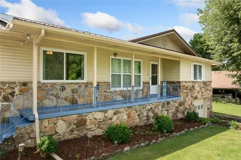 Exterior - 106 Cardinal St, Harrison, AR 72601 photo 3 of 7
