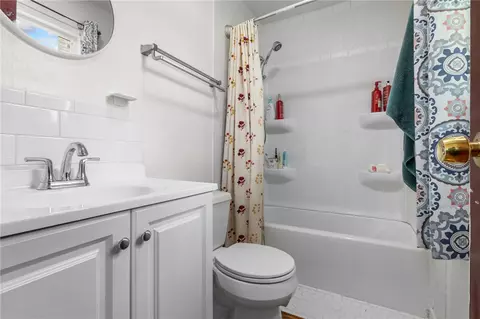 Bath - 106 Cardinal St, Harrison, AR 72601 photo 1 of 7