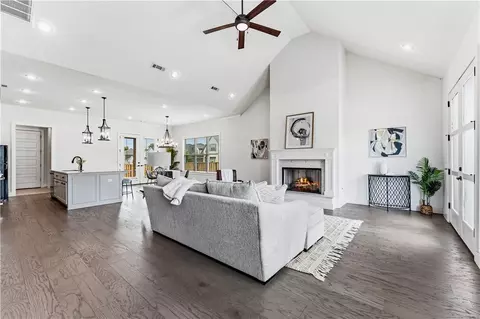 6200 SW Luna Ln, Bentonville, AR 72713