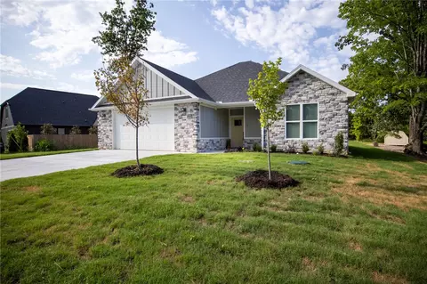 3 Angus Ln, Bella Vista, AR 72715