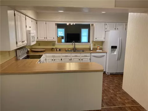Kitchen - 1800 Capps Rd #8, Harrison, AR 72601 photo 2 of 2