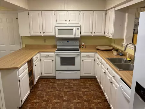Kitchen - 1800 Capps Rd #8, Harrison, AR 72601 photo 1 of 2