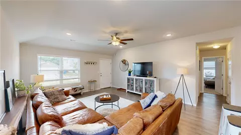 1066 E Sparrow Cir, Fayetteville, AR 72701