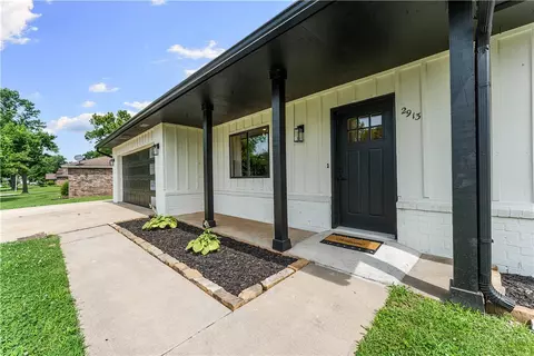 2913 Parkwood Dr, Rogers, AR 72756