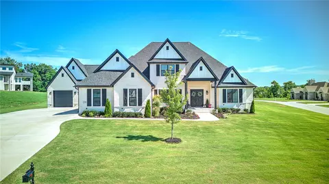 2702 NE Waterfall Ave, Bentonville, AR 72712