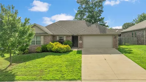 531 Carlson St, Centerton, AR 72719