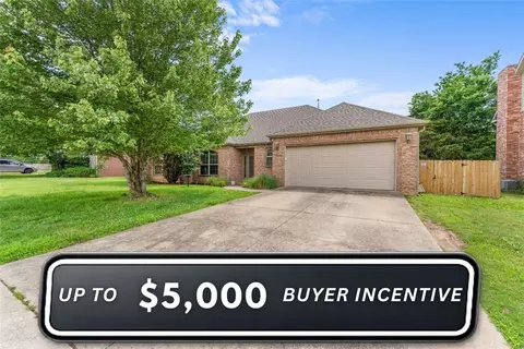 4245 E Broomsage Dr, Fayetteville, AR 72701