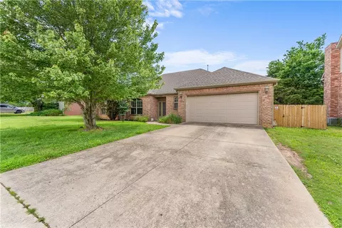 4245 E Broomsage Dr, Fayetteville, AR 72701