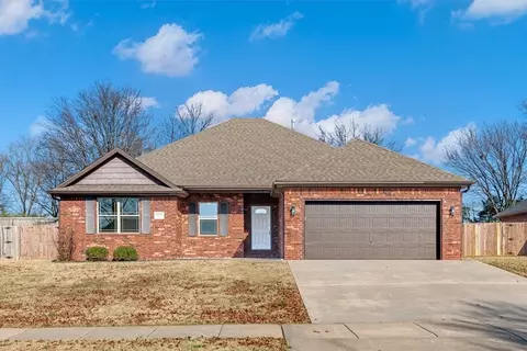 1872 Spring Creek Ave, Springdale, AR 72764