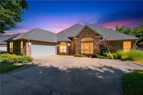 4468 W Lofty Wood Dr, Fayetteville, AR 72704