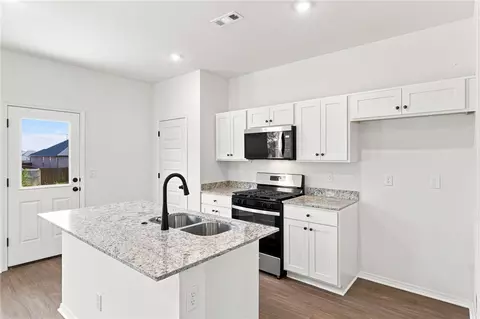 Kitchen - 3821 Basin Springs Ave, Springdale, AR 72764 photo 2 of 2