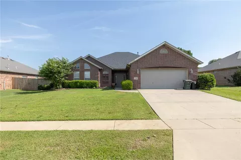 4750 W Homespun Dr, Fayetteville, AR 72704