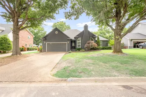 1642 N Charlee Ave, Fayetteville, AR 72703