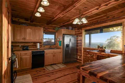 Kitchen - 397 Nc 1754, Compton, AR 72624 photo 3 of 5