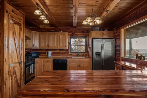Kitchen - 397 Nc 1754, Compton, AR 72624 photo 5 of 5