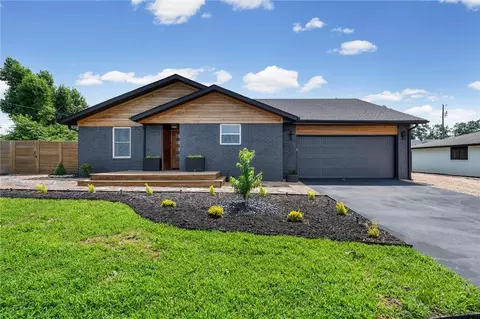 1601 S 17th St, Rogers, AR 72758