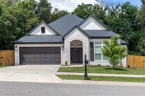 1305 N Quincy Ave, Fayetteville, AR 72704