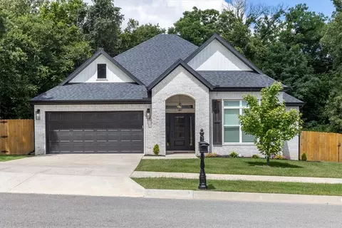 1305 N Quincy Ave, Fayetteville, AR 72704