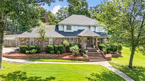 504 Heartland Dr, Russellville, AR 72802