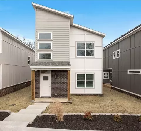 1118 S Dunn Ave, Fayetteville, AR 72701