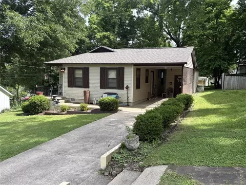 628 W College Ave, Harrison, AR 72601