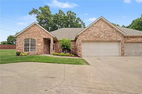 4281 N Meadow View Dr, Fayetteville, AR 72703