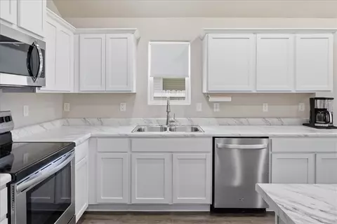 Kitchen - 1730 Greenbank Dr, Centerton, AR 72719 photo 2 of 2