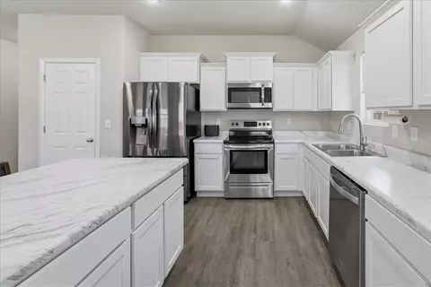 Kitchen - 1730 Greenbank Dr, Centerton, AR 72719 photo 1 of 2