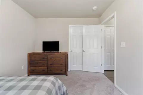 Bedroom - 1730 Greenbank Dr, Centerton, AR 72719 photo 4 of 4