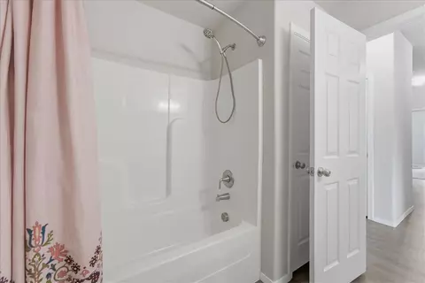 Bath - 1730 Greenbank Dr, Centerton, AR 72719 photo 3 of 3