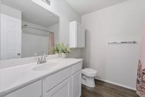 Bath - 1730 Greenbank Dr, Centerton, AR 72719 photo 2 of 3