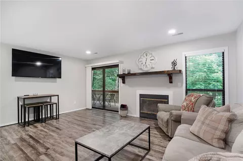 Living - 152 Turnberry Dr #3, Branson, MO 65616 photo 2 of 3