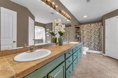 Bath - 771 Sienna Dr, Centerton, AR 72719 photo 1 of 4