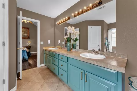 Bath - 771 Sienna Dr, Centerton, AR 72719 photo 2 of 4