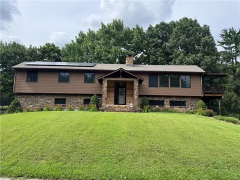 204 Shoreline Dr, Springdale, AR 72764