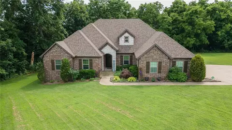 1166 Trail Bluff Dr, Fayetteville, AR 72703