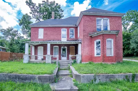 195 N A St, Centerton, AR 72719